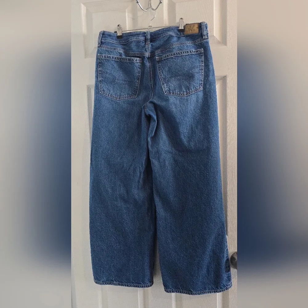 AE Dreamy Drape Strigid Low-Rise Ultra Wide-Leg Jean - Picture 4 of 10